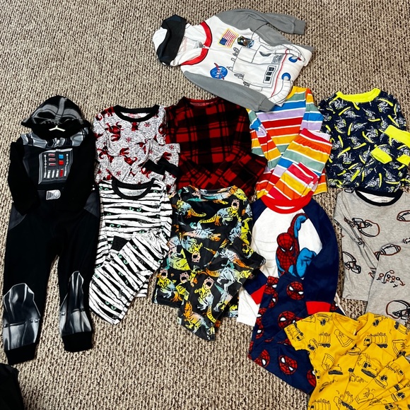 Boy's lot of pajamas sets - Picture 1 of 16